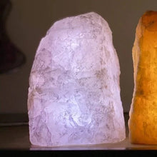 Krystal lampe m. LED lys - Rå Rosenkvarts