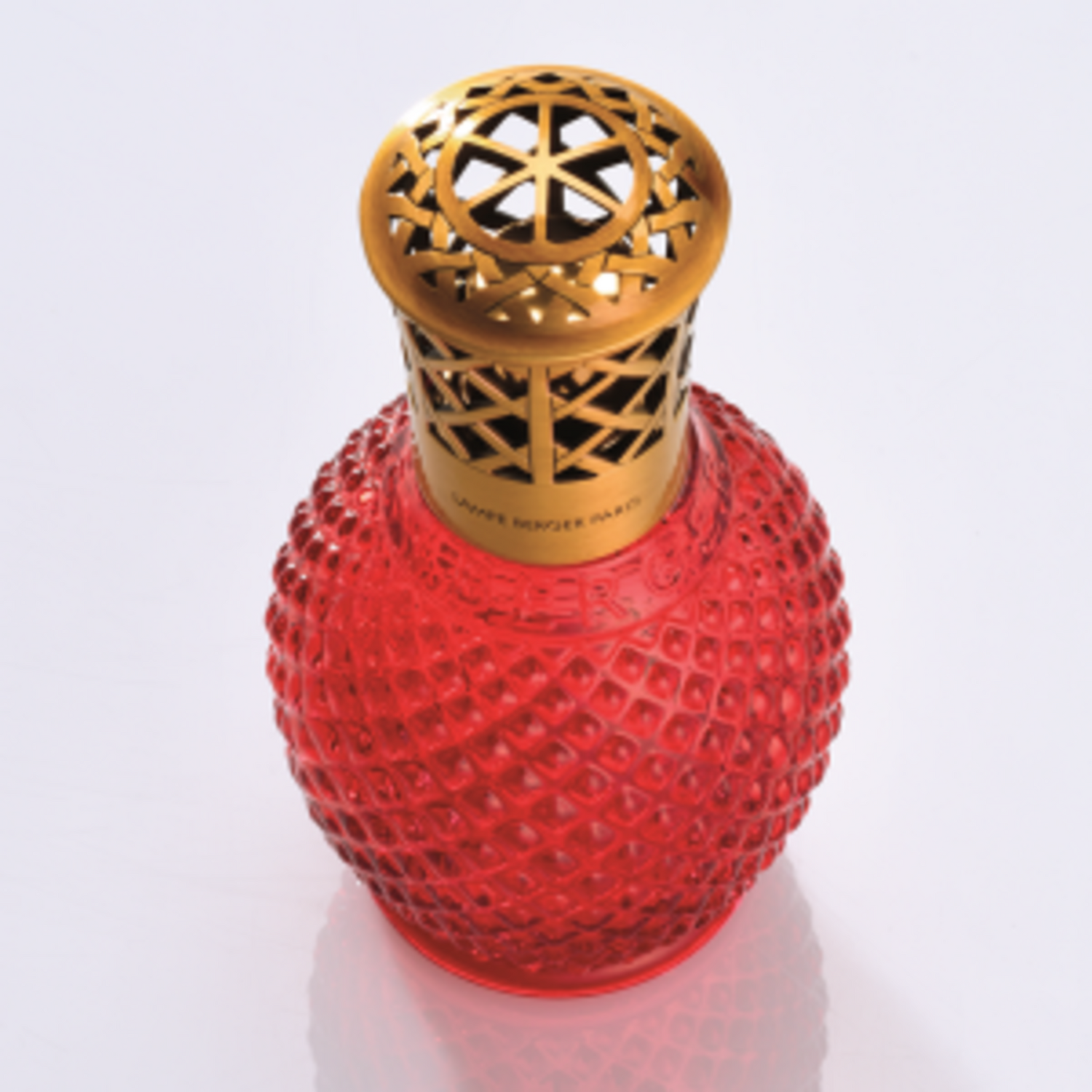 Maison Berger Paris L’Originelle – den ikoniske duftlampe inspireret af originalen fra 1905, hvor rødt glas, oxideret metal og patenteret luftrensning forener historie, funktion og fransk elegance