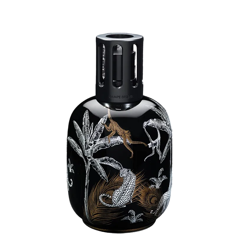 Black Jungle duftlampe fra Maison Berger Paris – et kunstnerisk statement i sort porcelæn med eksotiske jungledetaljer, der renser luften og tilfører hjemmet luksuriøs dybde