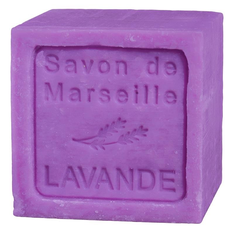 Bring et strejf af Provence ind i dit badeværelse med denne Savon de Marseille Lavendel-sæbe – en daglig luksus oplevelse, din hud vil elske.