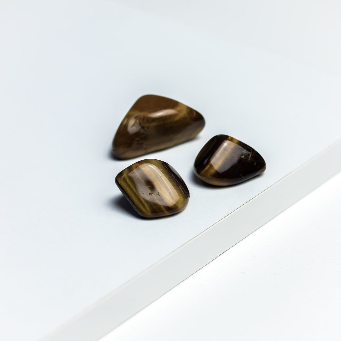 Tigerøje krystal – Poleret sten | Styrke, mod & beskyttende energi